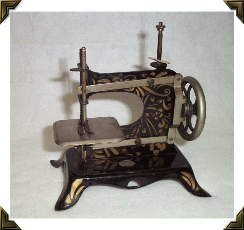 Shelly Burge toy Sewing Machine